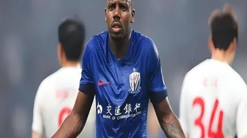 曼联3-0埃弗顿：B费两球助卡瓦尼替补进球首秀